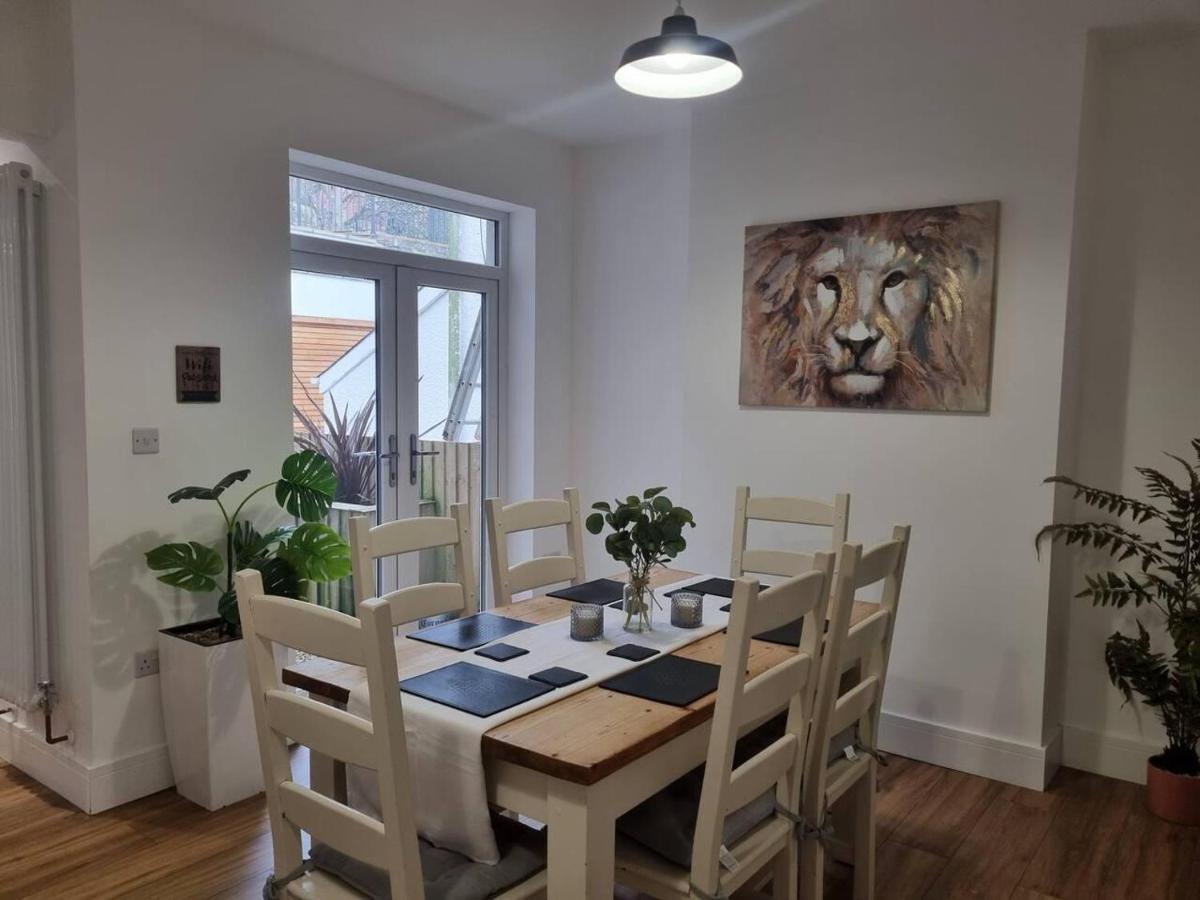 Modern 4-Bedroom Townhouse With Private Garden Abertillery Екстериор снимка