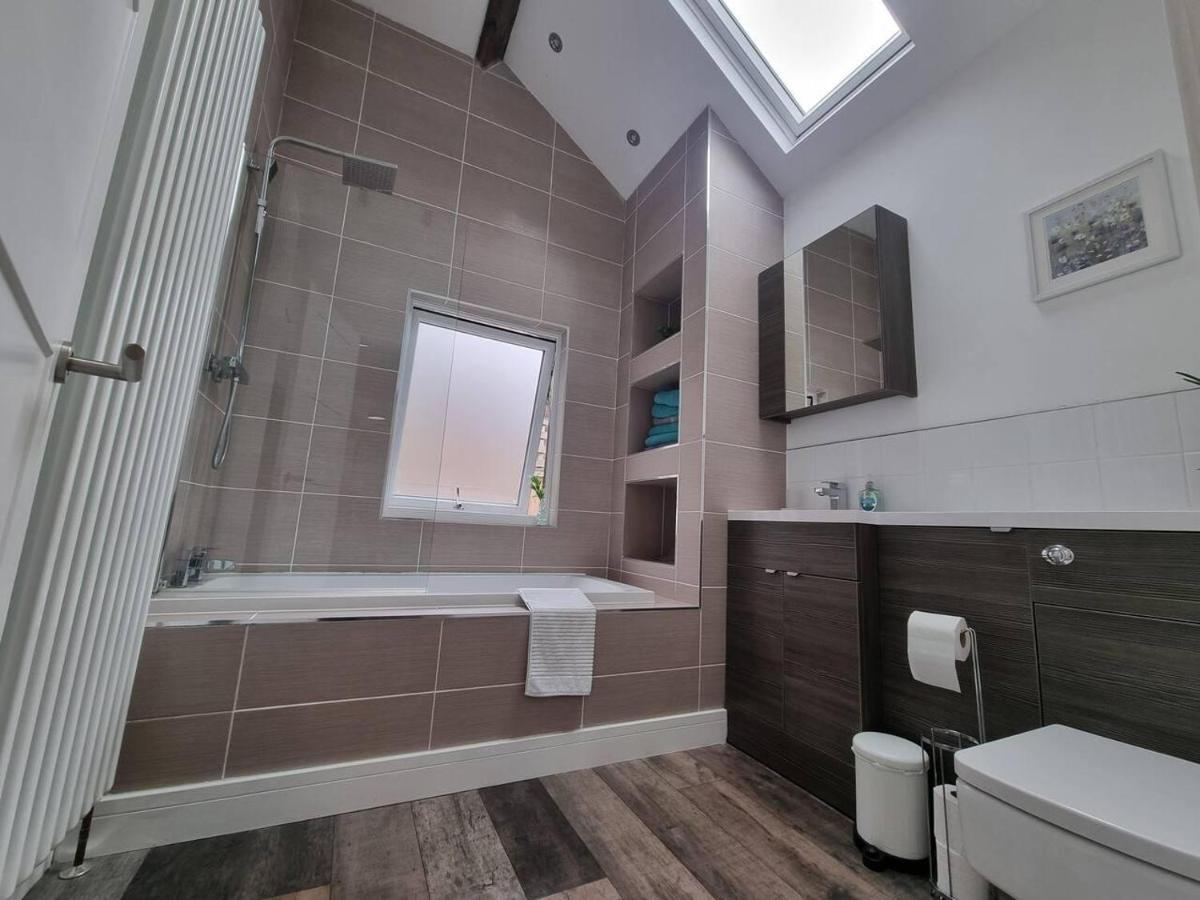 Modern 4-Bedroom Townhouse With Private Garden Abertillery Екстериор снимка